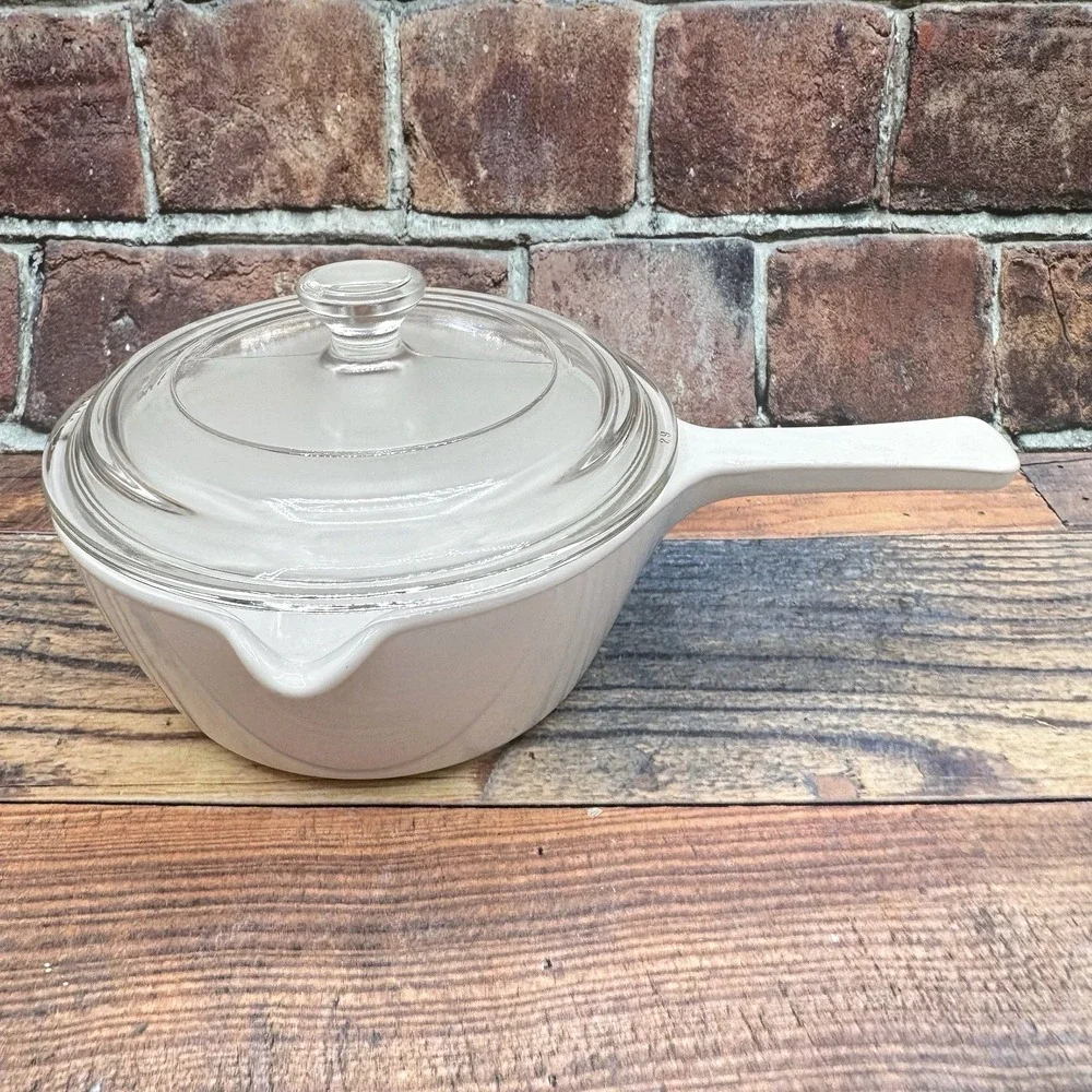 Corning Ware P-89-B White Coupe 2.5 Cup Sauce Pan with Pour Spout & Lid Vintage